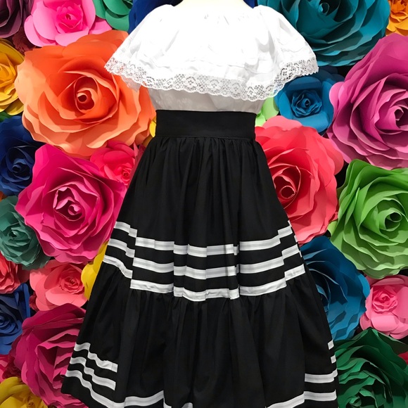 Mexican Ejutla Oaxaca girls black with line white - Picture 2 of 4